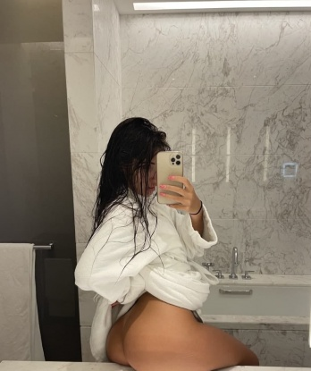 У меня опыт в доставлении наслаждений и я знаю, как превратить встречу в незабываемый опыт.
Я живу в Москве и готова предложить тебе эксклюзивные услуги, которые подарят тебе нежность, страсть и полное удовлетворение. Мои возможности безграничны, и я всегда стремлюсь создать атмосферу, которая перенесет нас в мир наслаждения.
Заходи на мою страницу, чтобы увидеть мои фотографии и прочитать отзывы моих довольных клиентов. Встречайся со мной, и я покажу тебе, что значит настоящее удовольствие 💋 4512, 23 года